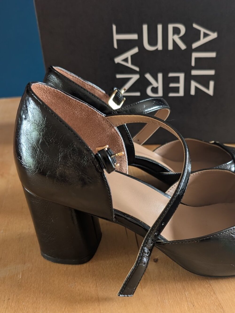 Naturalizer Lavish Black Mary Jane Block Heel Pumps Gold Detail Wide Width 9.5W - Picture 6 of 8